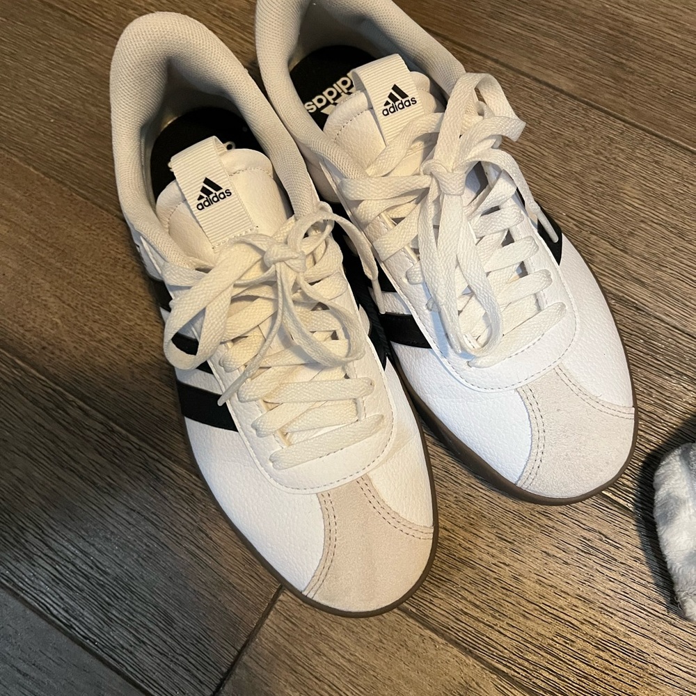 Adidas VL court sneakers size 8